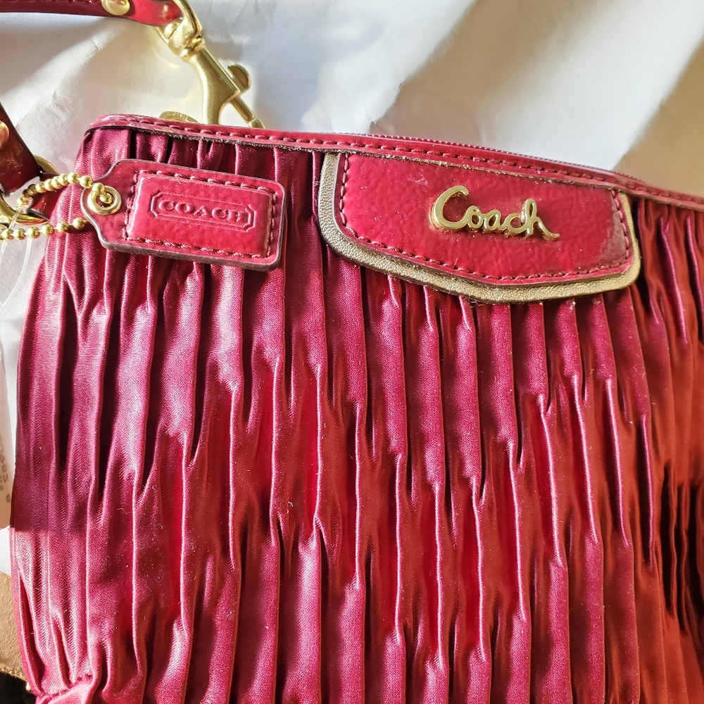 π NWT Coach Ashley Gathered Satin Ruched wristlet!! NWT - Picture 3 of 12